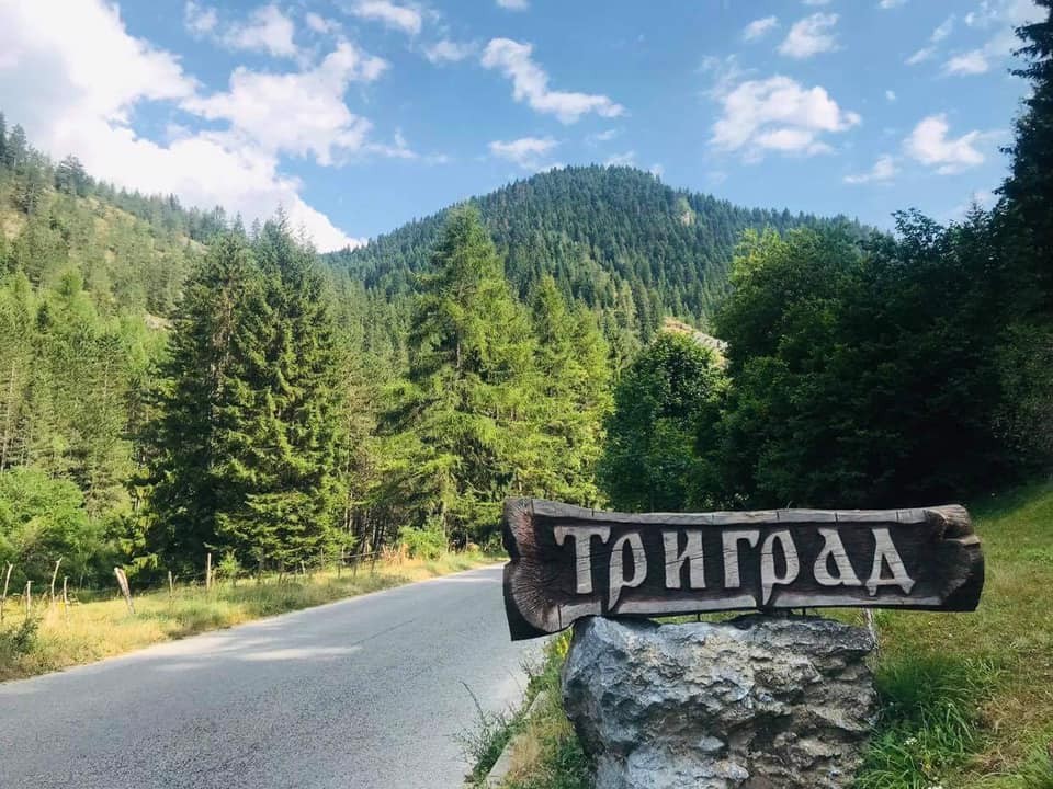 ПРИКЛЮЧЕНИЕ В СЪРЦЕТО НА РОДОПИТЕ – ПАРКА НА РОДОПСКАТА БИЛКА – ТРИГРАД, ЯГОДИНСКА ПЕЩЕРА И ПАНОРАМНА ПЛОЩАДКА ОРЛОВО ОКО